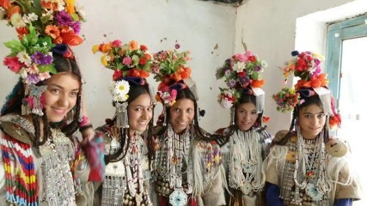 Wanitanya Cantik-cantik, Suku Ini Punya Ritual Berbagi Istri, Bisa Tukar Pasangan Selama 3 Malam