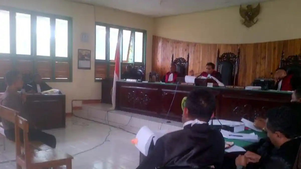 Polisi Cari Dukun untuk Tutupi Kasus Kematian Paulus Usnaat