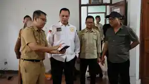 Wali-Kota-Serang-Budi-Rustandi-saat-mengecek-lang-as.jpg