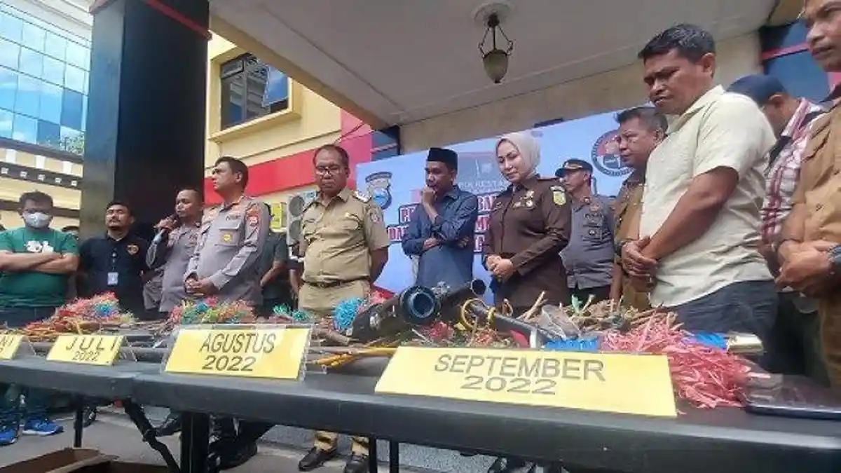 Batalyon 120 Makassar; Pam Swakarsa ABG Bersenjata Papporo', ‘Busur’ dan Miras