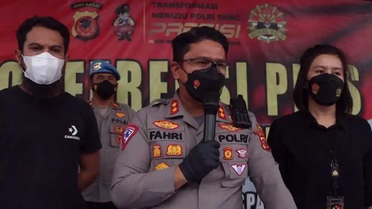 Tak Terima Ditegur, Warga Cirebon Membacok Tetangganya Sendiri