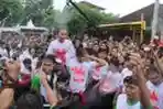 Muda-mudi Bali Lakukan Tradisi Ritual Omed-Omedan