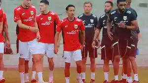 Gelandang-serang-Timnas-Indonesia-Beckham-Putra-tengah-tengah-berlatih.jpg