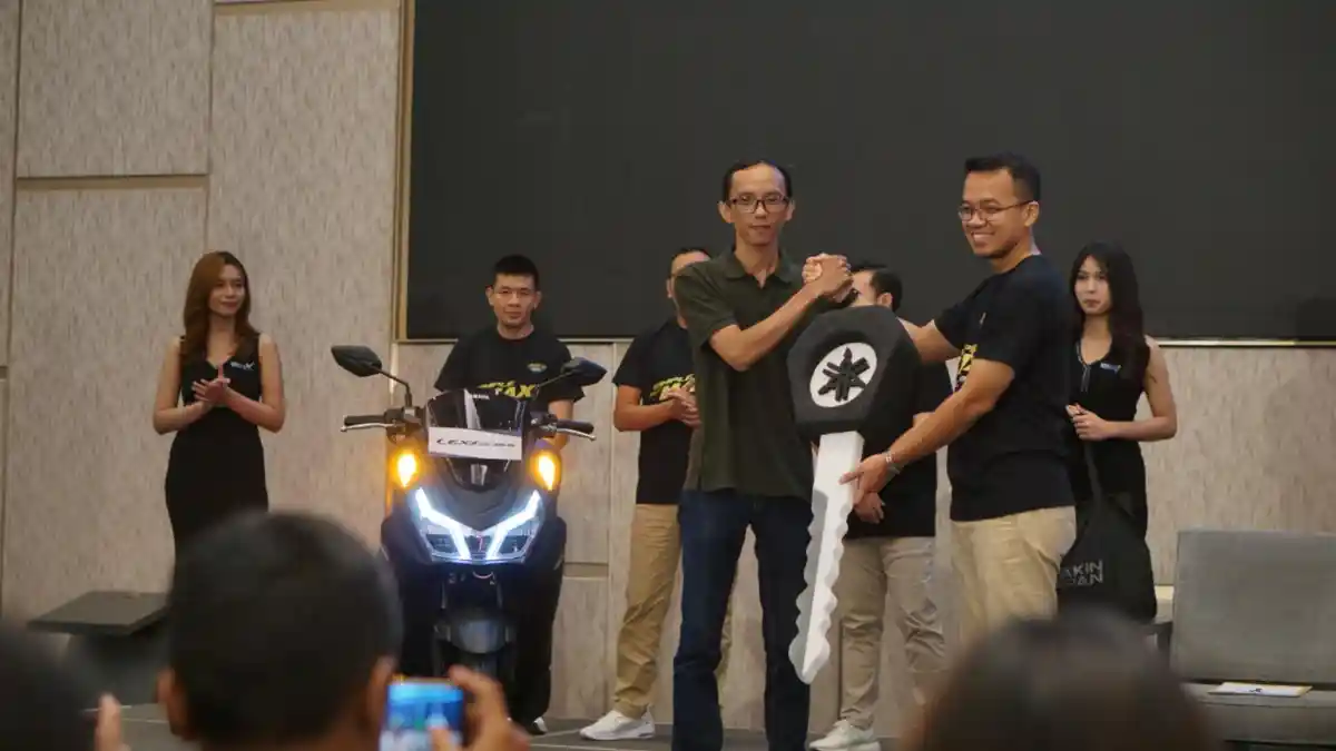 Yamaha STSJ Serahkan 3 Unit LEXi LX 155 ke 3 Konsumen Pertama di Jawa Timur - 20240203.jpg