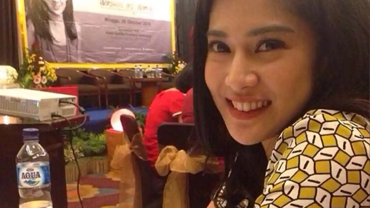 Mau Lihat Dian Sastro Tidur ‘Ngorok’?