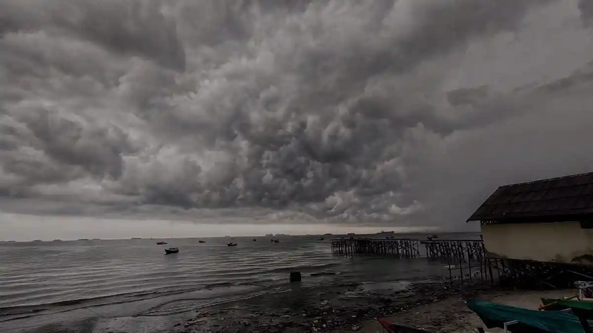 Prakiraan Cuaca BMKG 24 November 2025, Seluruh Wilayah di Kaltim Berpotensi Hujan