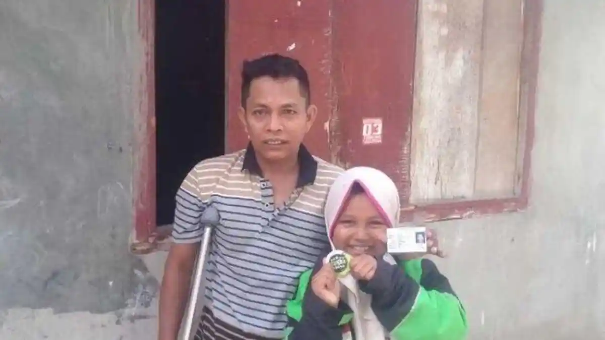 VIRAL Bocah Kelas 3 SD Jadi Driver Ojol, Ternyata Ada Kisah Haru di Baliknya