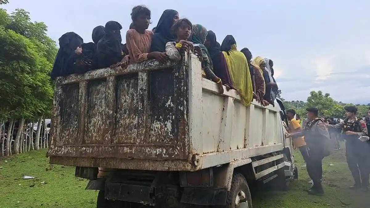 Warga Lamreh Usir Pengungsi Rohingya, Dibawa ke Banda Aceh Pakai Truk
