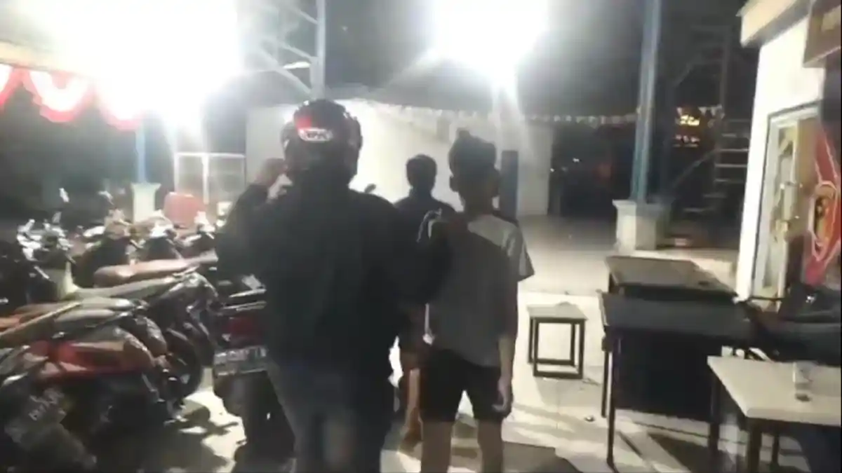 4 Remaja Pencuri Tabung Gas Elpiji 3 Kg Terekam CCTV