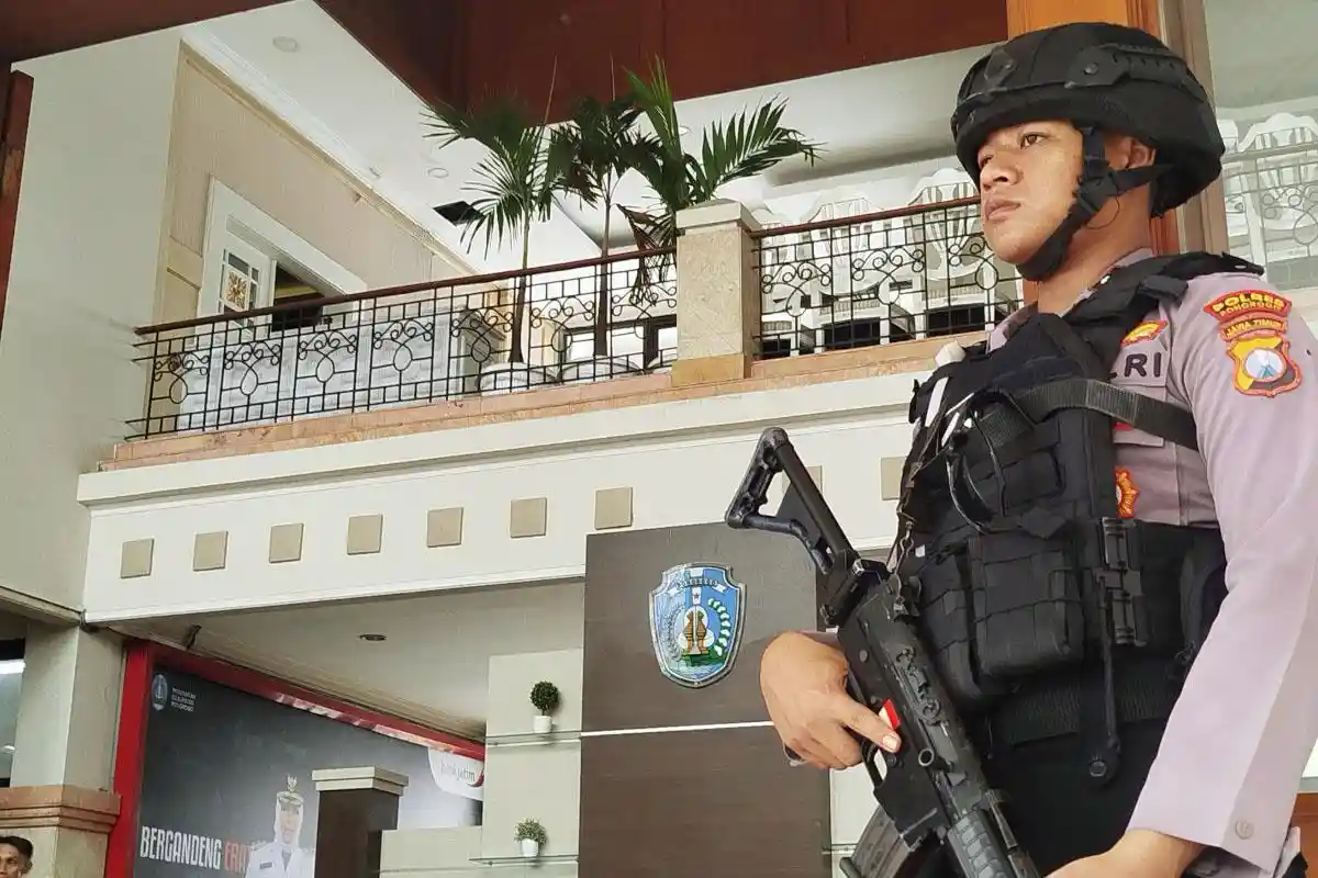 KPK Geledah Kantor Bupati Ponorogo Sugiri Sancoko, Dijaga Ketat Polisi Bersenjata Lengkap