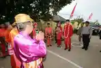 bupati-bolsel-iskandar-kamaru-disambut-secara-adat-di-kecamatan-posigadan-12.jpg