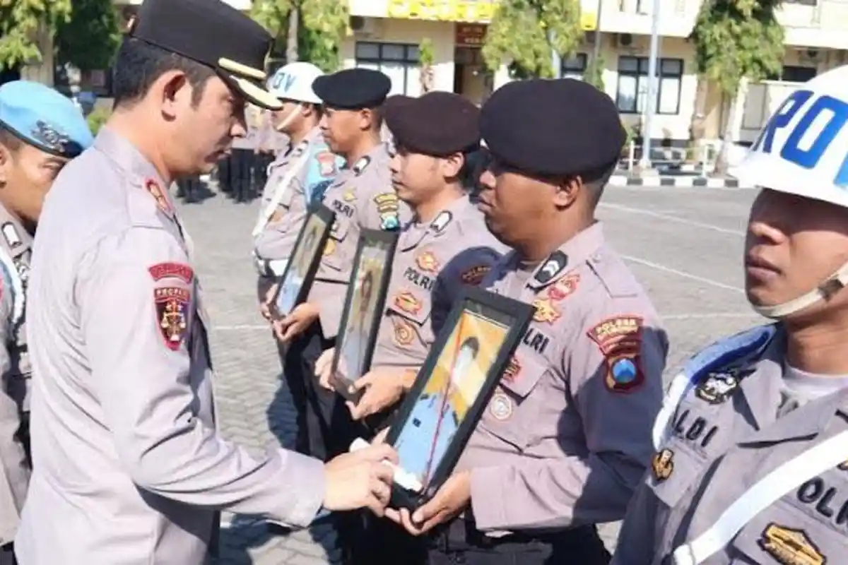 Terjerat Kasus Narkoba dan Membolos Sebulan, 3 Anggota Polres Situbondo Dipecat Tidak Hormat