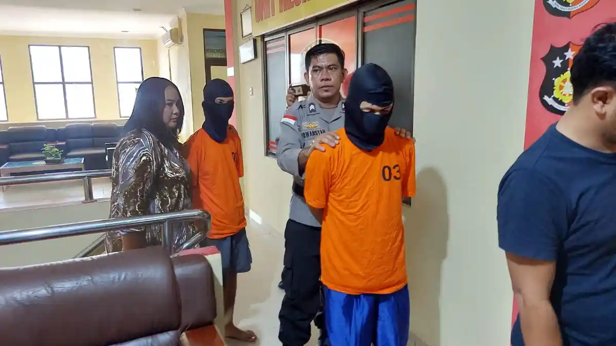 Malangnya Siswi SMP di Batam, Usai Dirudapaksa Kekasih Malah Digarap Ayah Kandung Saat Mengadu