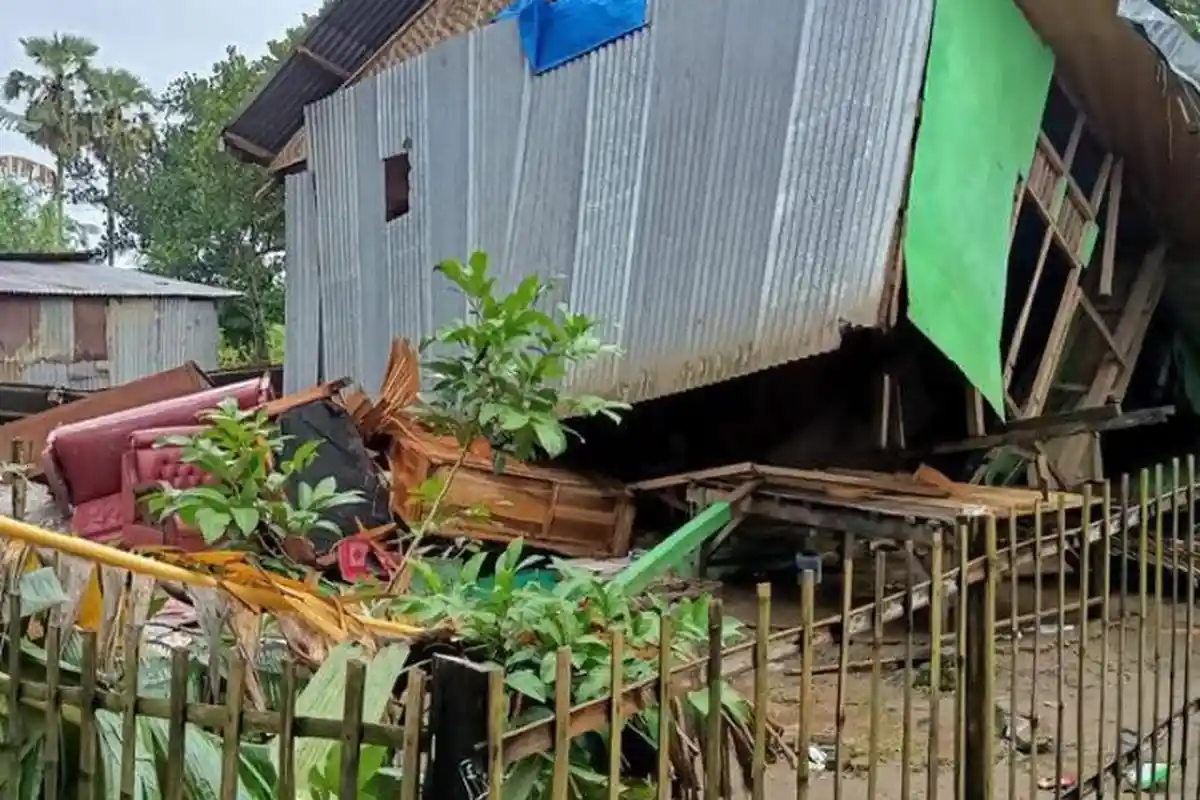 32 Rumah Rusak Diterjang Angin Puting Beliung di Parasangan Beru Galesong Takalar