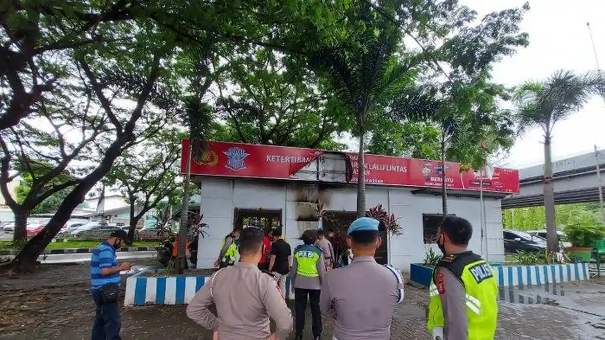 TEROR TERHADAP POLISI, Pos Polisi Dilempar Molotov, Ada Surat Berisi Ancaman