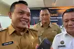 Bupati-Konawe-Yusran-Akbar-dan-Kakanwil-Dirjen-Imigrasi-Sulawesi-Tenggara-Ganda-Samosir.jpg