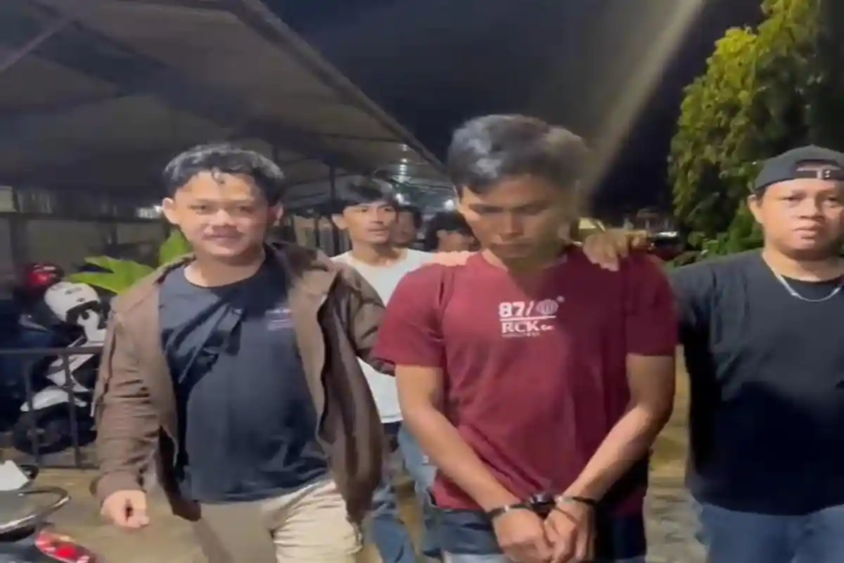 Viral Terekam CCTV Mencuri Besi Pagar Bareng Adik, Deni Warga Lubuklinggau Ditangkap Polisi