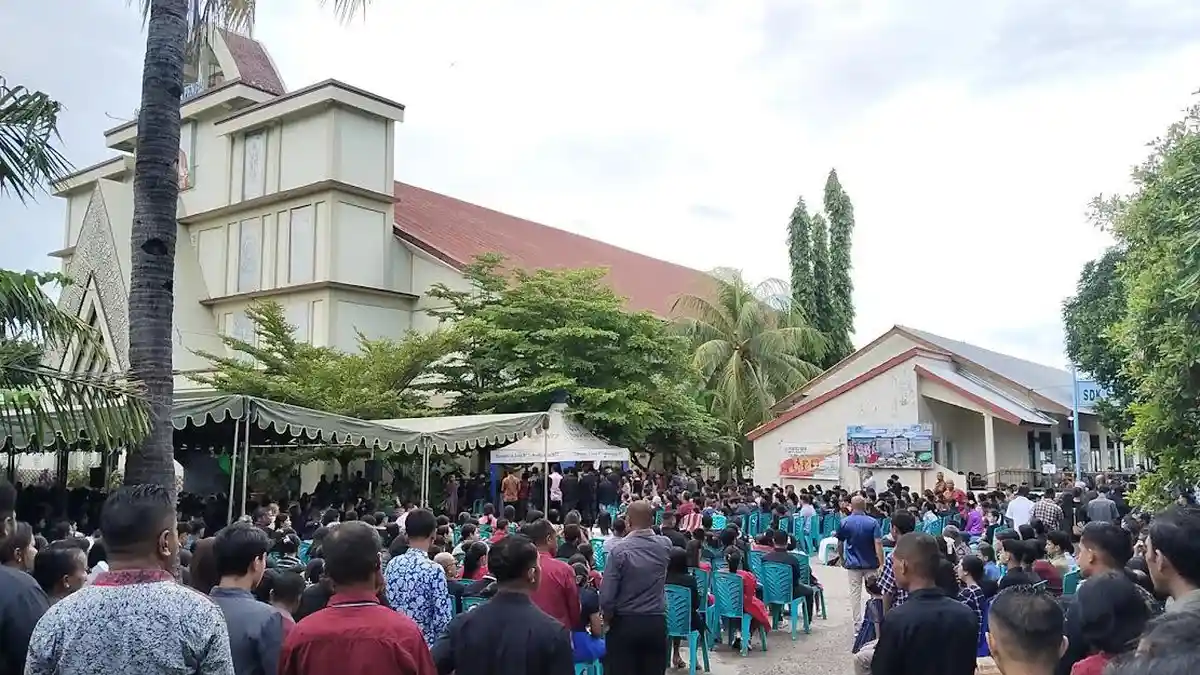 Romo Yonas Ajak Umat Saling Mengampuni pada Ibadah Jumat Agung di Paroki St.Yoseph Pekerja Penfui