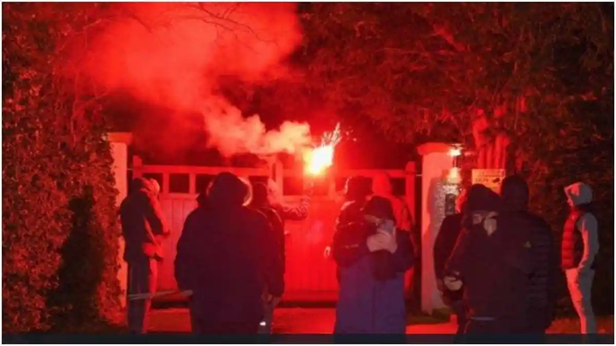 Kelompok yang Fans The Red Devils Serang Rumah CEO Manchester United Ed Woodward