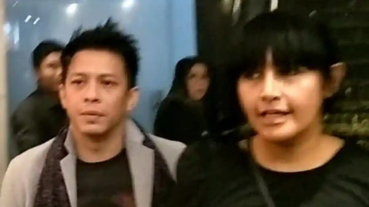 Datang ke Konser Marcell Tujuhbelas, Siapa Perempuan Bergaun Hitam yang Digenggam Erat Ariel Noah?