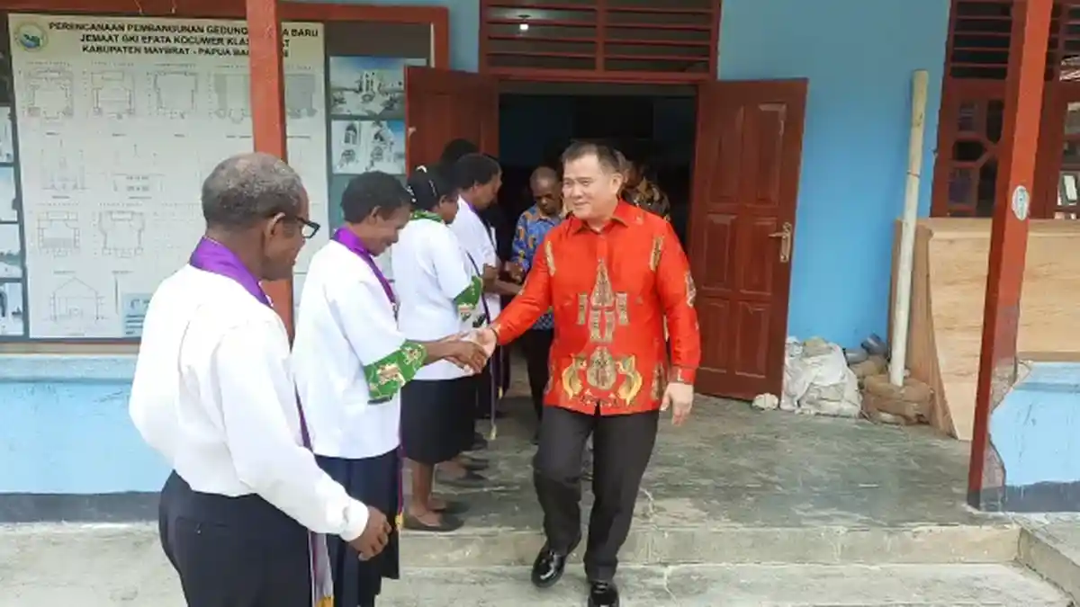 Berikut Ini Lima Program Prioritas Pj Bupati Maybrat yang Disampaikan ke Jemaat GKI Efata Kocuwer