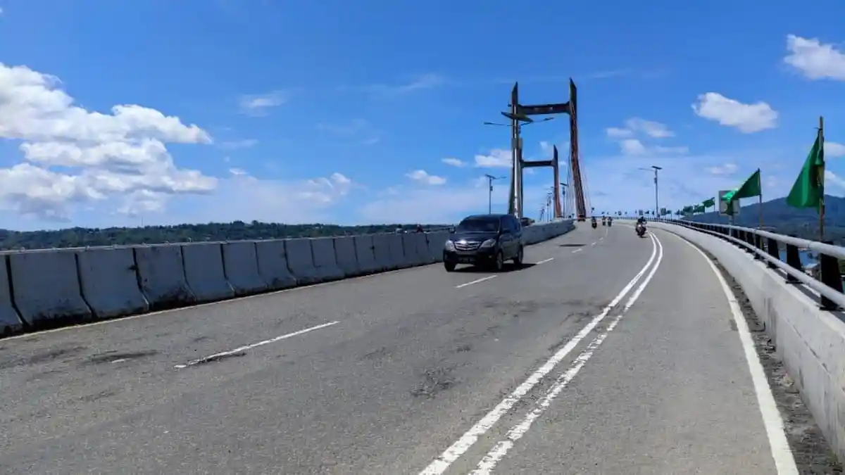 Jalan Jembatan Merah Putih Ambon Rusak, Ada 60 Lubang