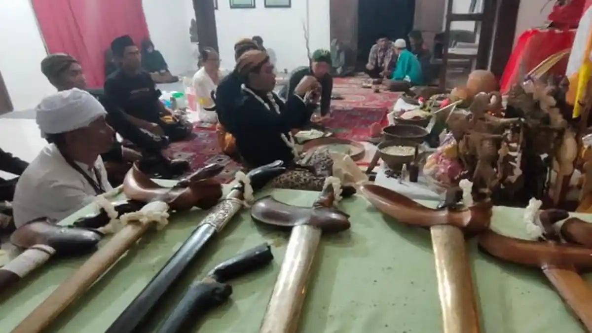 Lebih dari 200 Pusaka Dijamas di Situs Persada Soekarno Pojok Kediri