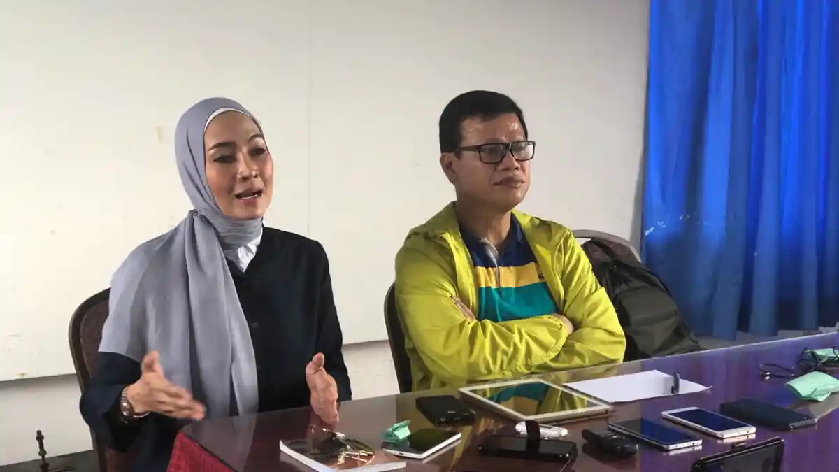 Begini Kisah Steffy Burase Hingga Berkenalan dengan Gubernur Aceh Irwandi Yusuf