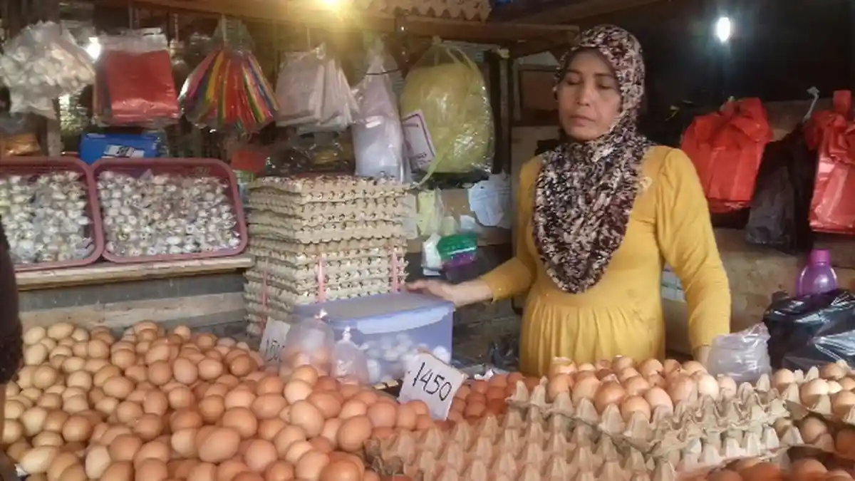 Ini Harga Miring yang Ditawarkan Pedagang Telur Jalanan di Kota Jambi