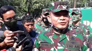 Letjen-TNI-Dudung-Abdurachman-saat-masih-menjabat-sebagai-Pangdam-Jaya.jpg