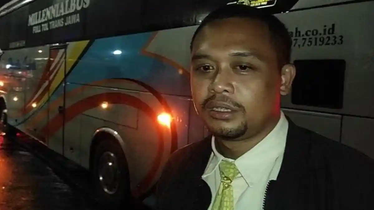 Pelemparan Baru di Tol Salatiga, Kaca Bus Retak, Kru Lihat Pemuda Berjaket Biru di Semak-semak