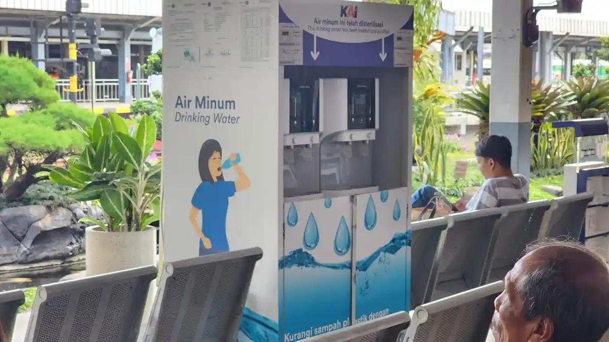 Begini Cara PT KAI Daop 2 Bandung Kurangi Penggunaan Botol Plastik Minum di Stasiun