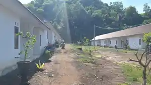 Kondisi-rumah-deret-untuk-warga-miskin-di-Desa-Sulang-Klungkung-Kamis-1112024.jpg