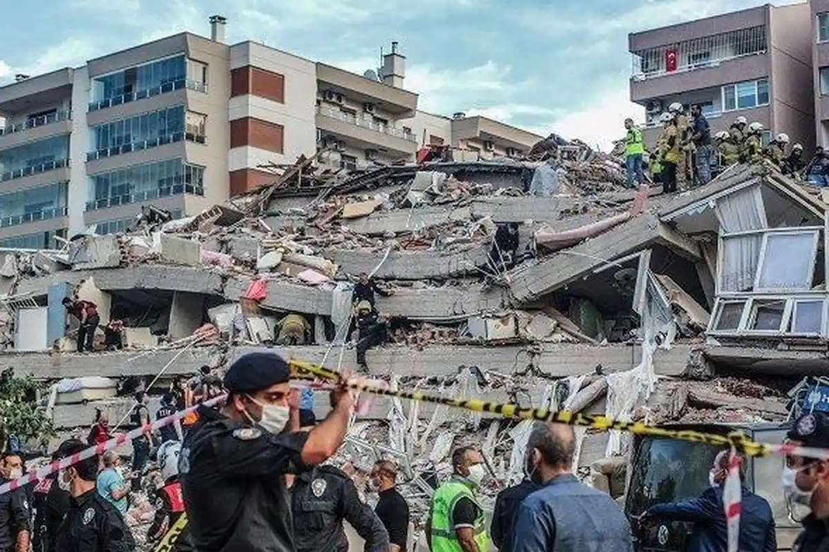 Gempa Bumi 7 Magnitudo dan Tsunami Guncang Turki, Gedung Runtuh, Ratusan Orang Luka-luka