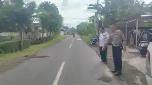 Polisi-olah-tempat-kejadian-perkara-kecelakaan-di-jalan-raya.jpg