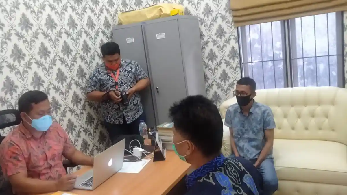 Petrus Macarau Penuhi Panggilan Bawaslu Minut, Pemeriksaan Berlangsung 2 Jam