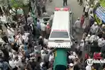 Ratusan-pelayat-mengiringi-keberangkatan-jenazah-Aisyah-atau-Umi-Ichun-2.jpg