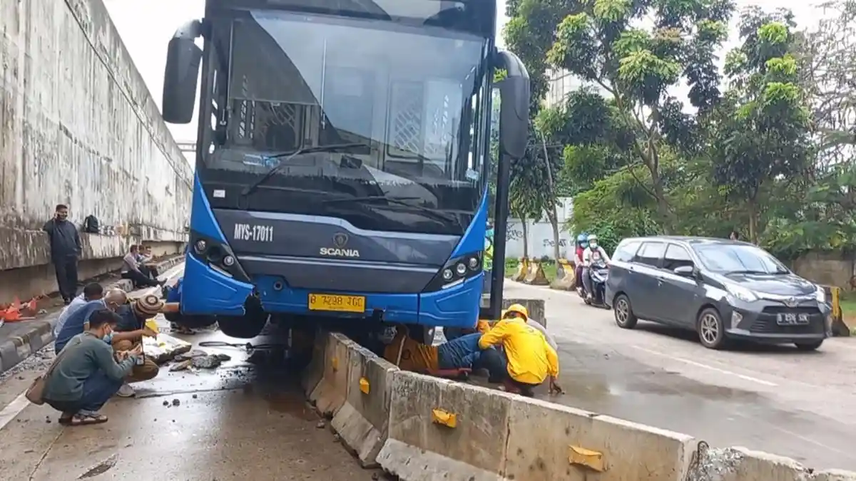 Luar Biasa, Bus Transjakarta 17 Kali Terlibat Kecelakaan dalam Tiga Bulan