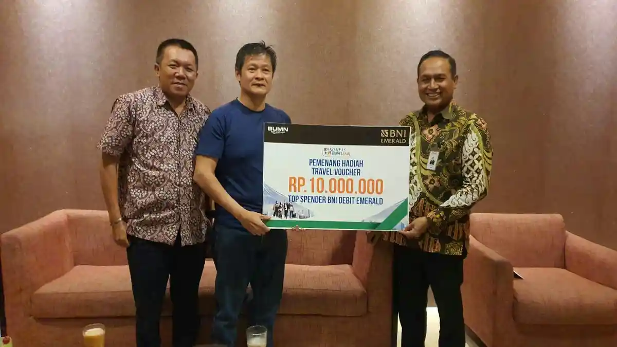 BNI Wilayah Makassar Beri Hadiah Rp 10 Juta ke Nasabah Emerald Top Spender