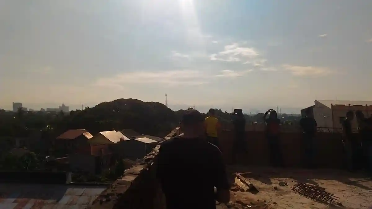 Langit Makassar Saat Gerhana Matahari, Detik-detik Redup dan Kembali Cerah - gerhana-matahari-di-makassar_20160309_185742.jpg