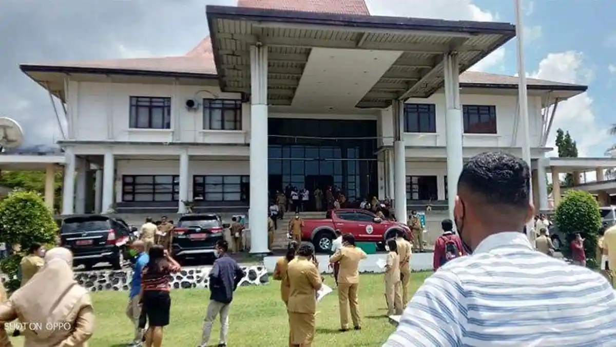 Bangunan Bergetar Kuat, Peserta Talkshow di Kantor Bupati Ende Berhamburan ke Keluar
