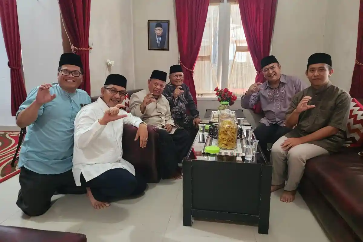 Mohon Doa-Restu kepada Para Ulama di Ponpes Kota Tasikmalaya, Ivan: Agar Disertai Keberkahan