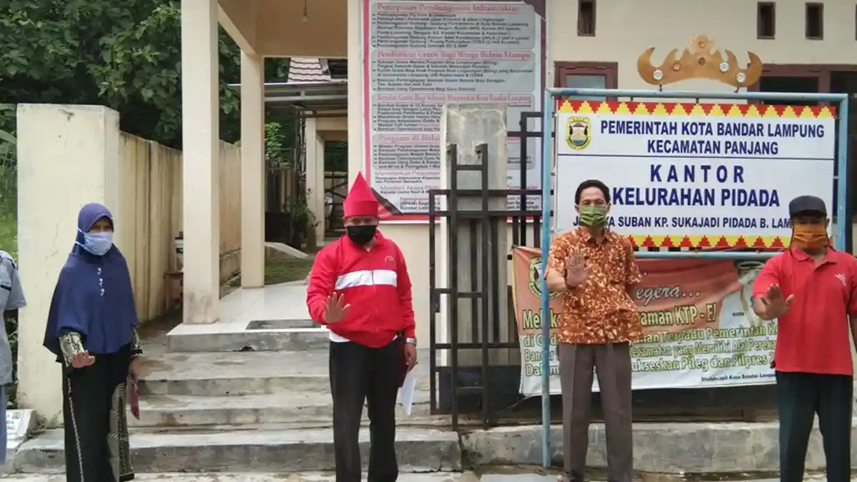 MTRH Lampung Semprot Disinfektan di Panjang, Bunda Eva: Jaga Jarak Apa pun Situasinya
