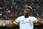tammy-abraham-bomber-as-roma.jpg