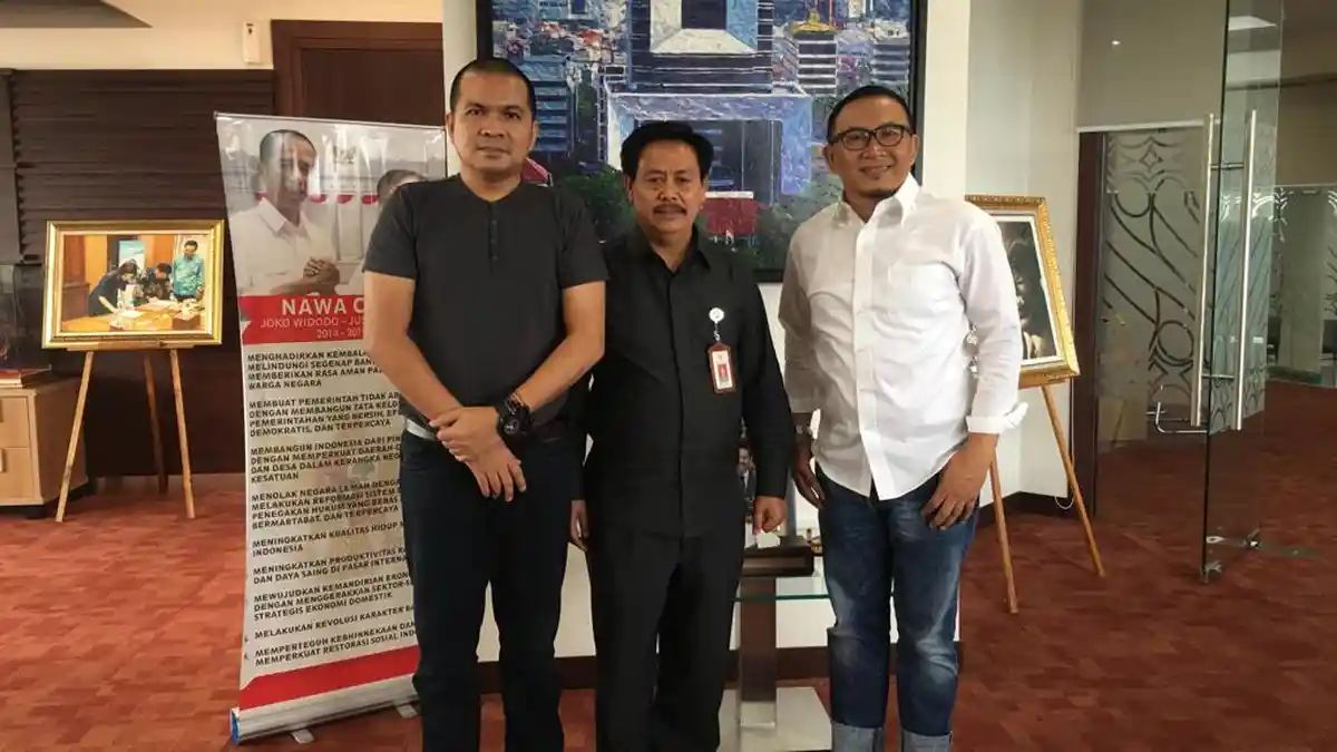 dr Wachyudi Muchsin dan Musisi Ferry Curtis Silaturahmi Kepala Perpustakaan Nasional