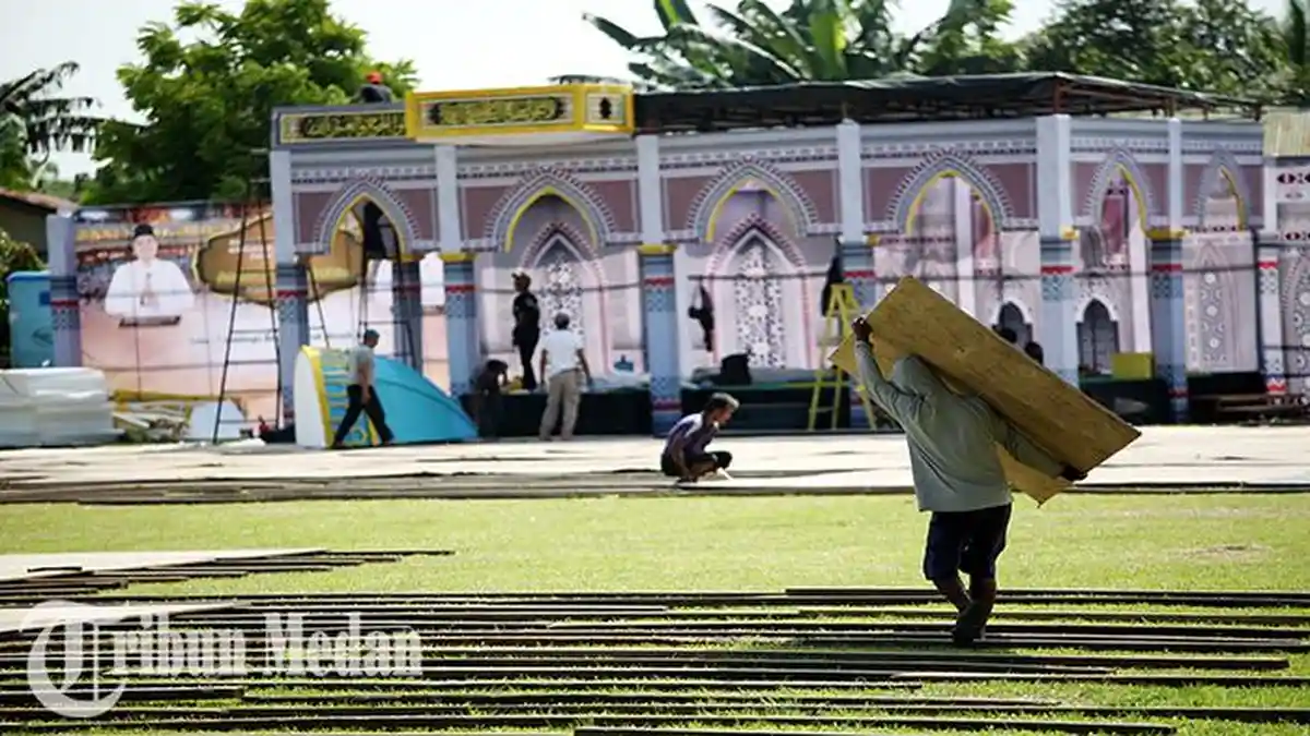 Berita Foto: Serahkan Satu Ekor Sapi Kurban, Bobby Nasution akan Sholat Idul Adha di Lapangan Mabar - 27062023_PERSIAPAN-SALAT-ID_ABDAN-SYAKURO-6.jpg