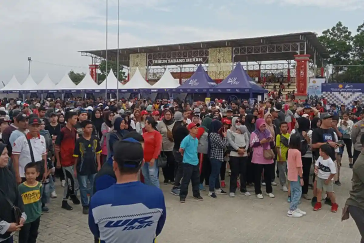 Jadi Pusat Perhatian, Shell bLU cRU Yamaha Enduro Challenge Berlangsung Meriah di Kalimantan - 20230912-2.jpg