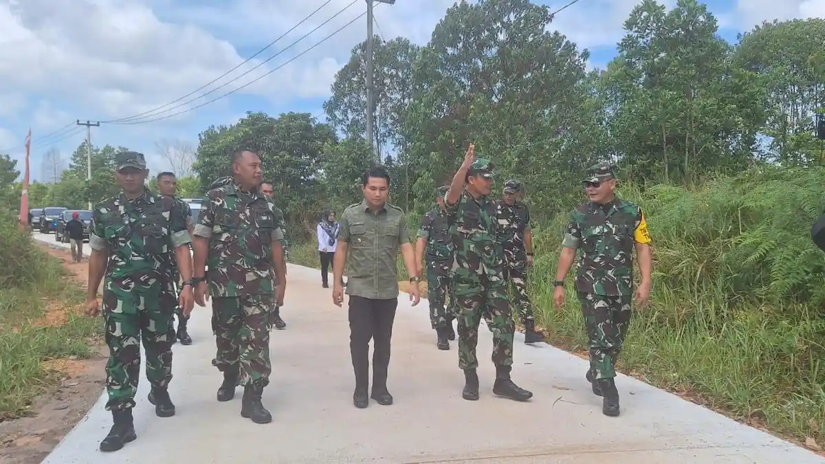 Tim Mabes TNI AD Monev TMMD di Bintan, Cek Semenisasi Jalan SDIT An ...