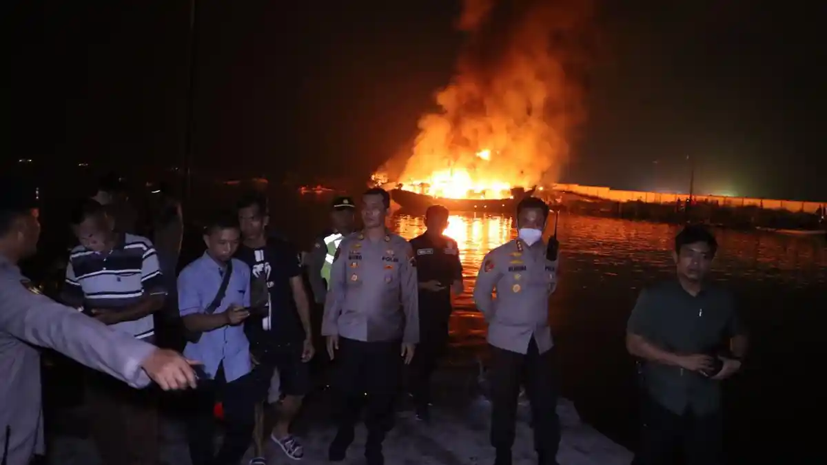 Kerugian Terbakarnya 4 Kapal Nelayan di Cilacap Capai Miliaran Rupiah, Polisi Lakukan Penyelidikan