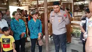 akbp-Taufiq-hidayat-Thayeb-peduli-warga-bedah-rumah-k3k.jpg